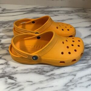 Crocs Reeses Classic Clogs Big Kids GS Size 6 J Slip On Comfort Shoes Orange